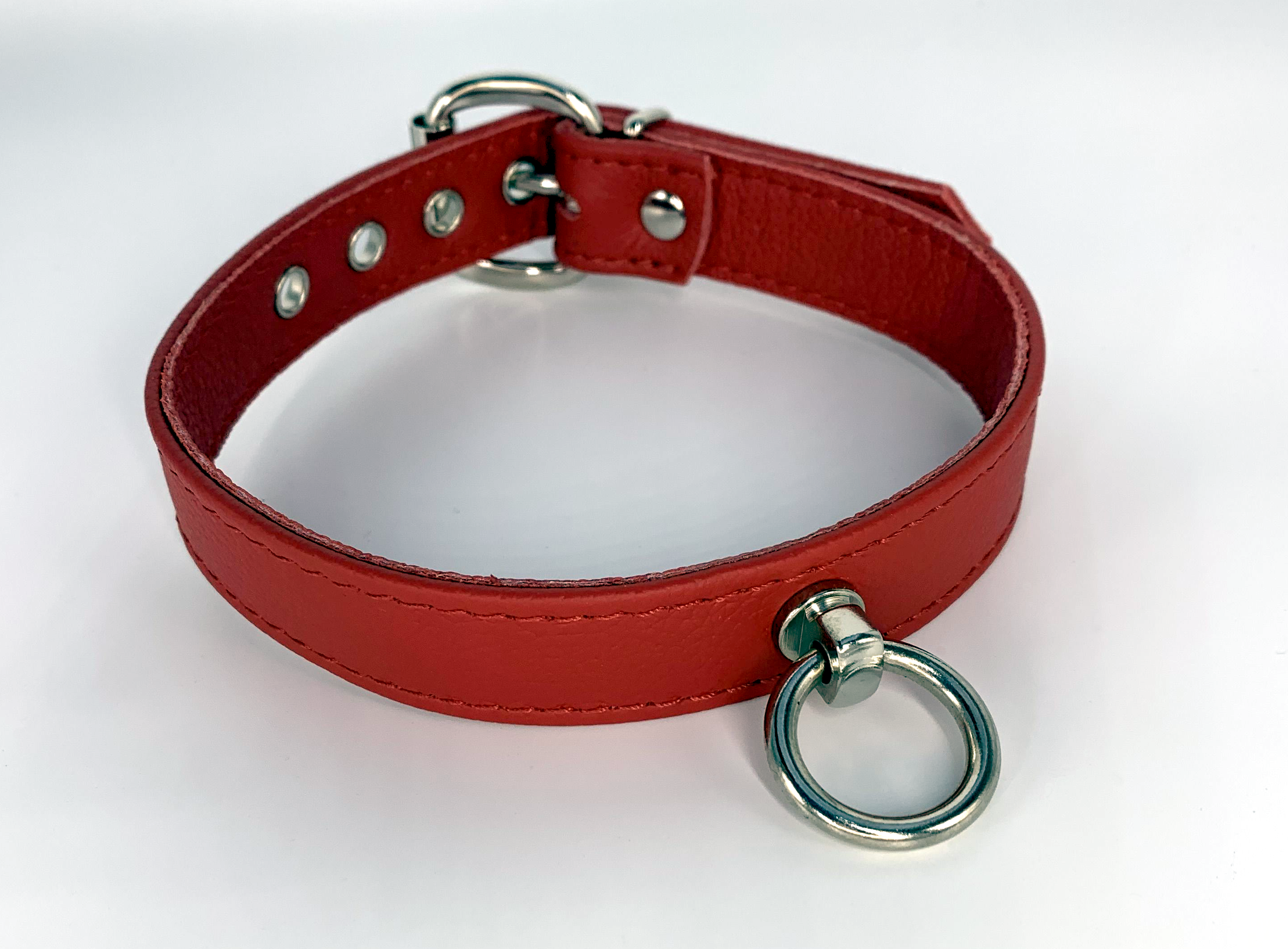 red collar with ring of O