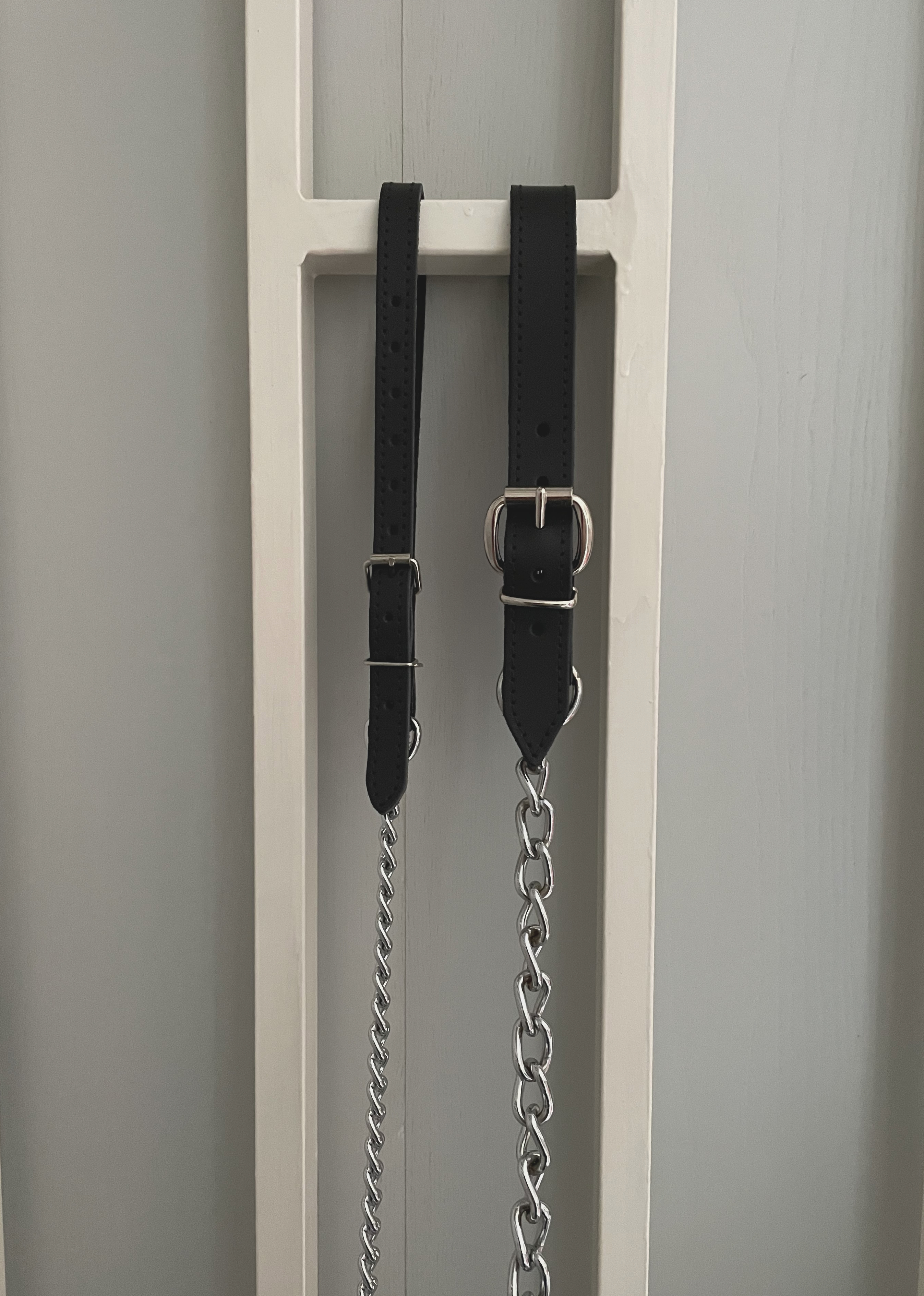 Set of guide lines 3911 & 3914