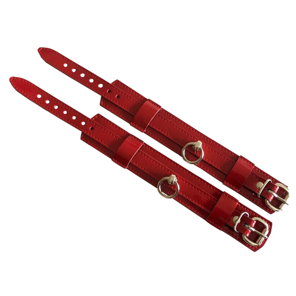Ankle cuffs in red patent leather with ring of O