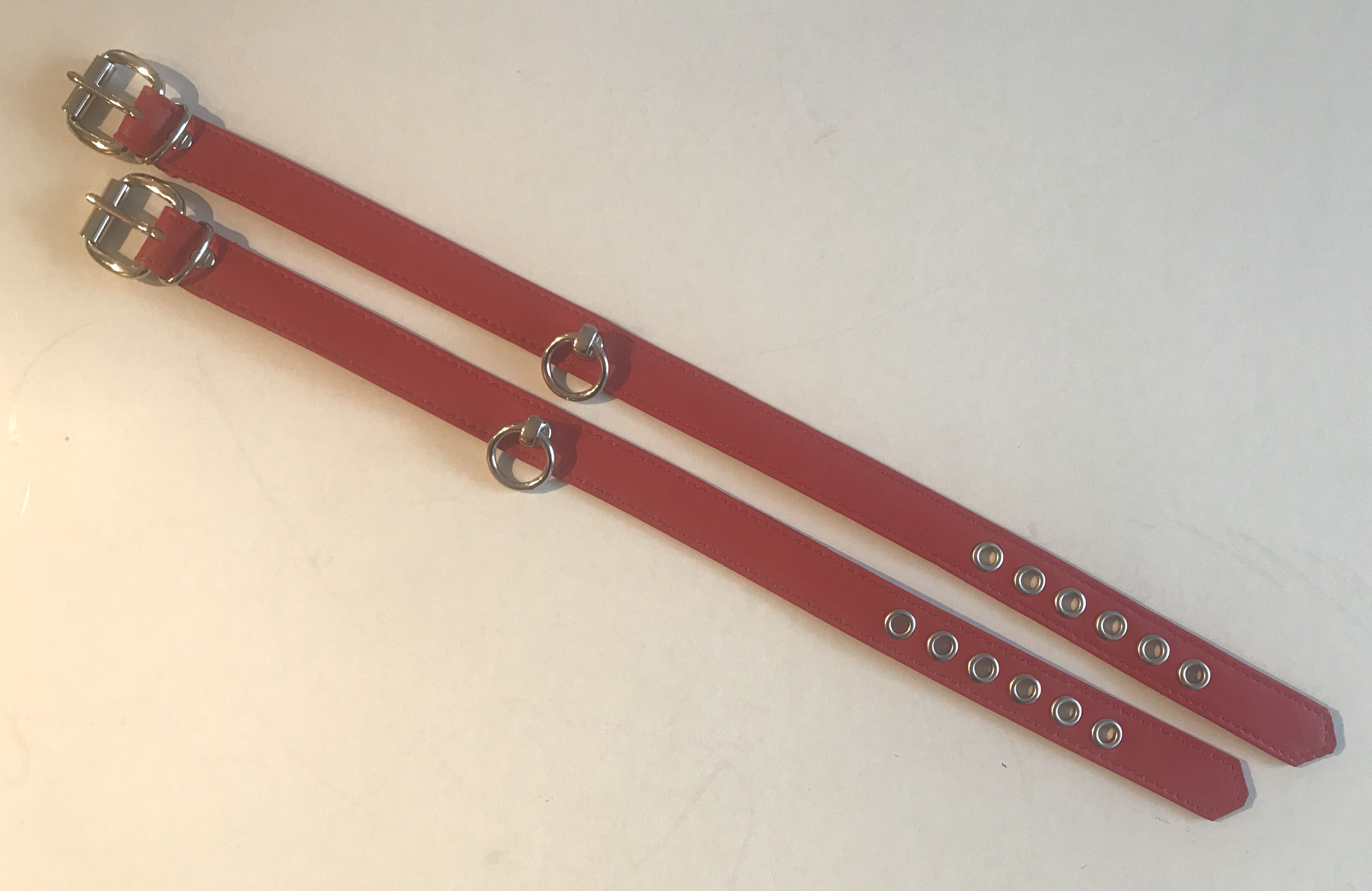 red collar with ring of O