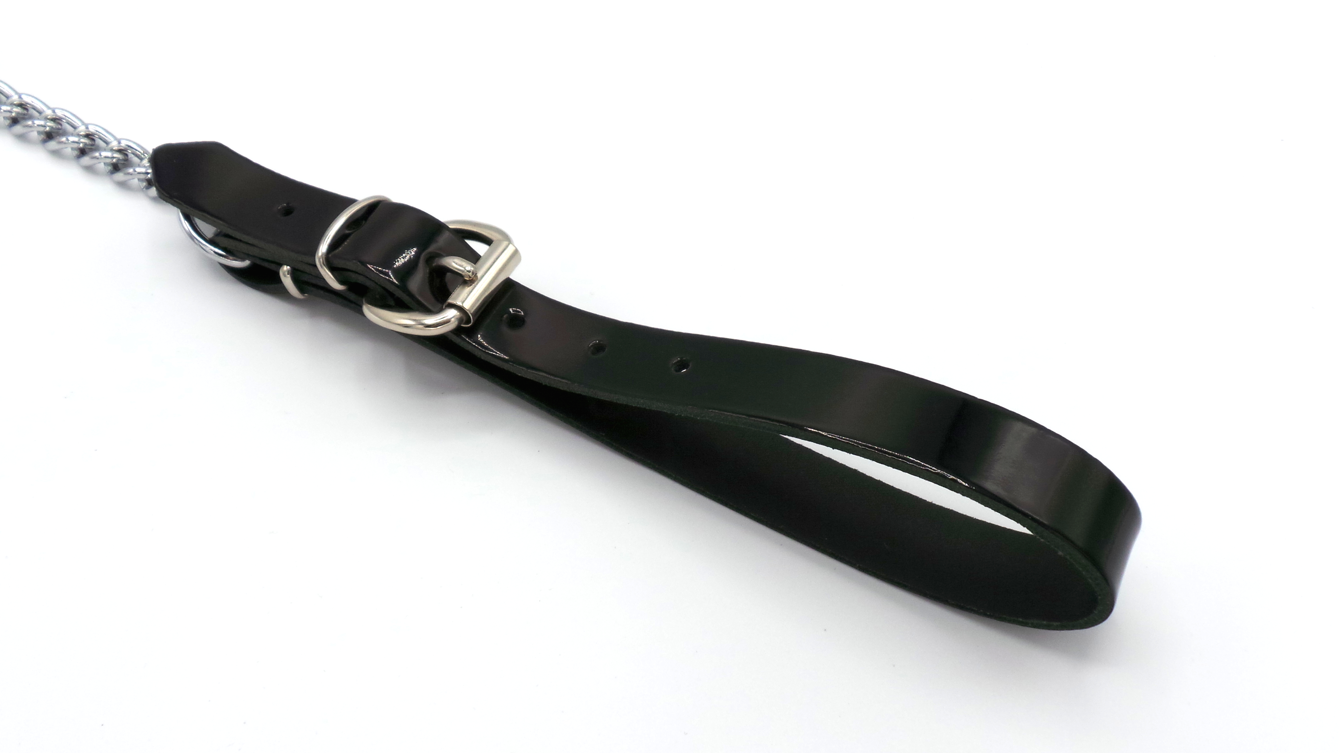 Guide chain with patent leather loop