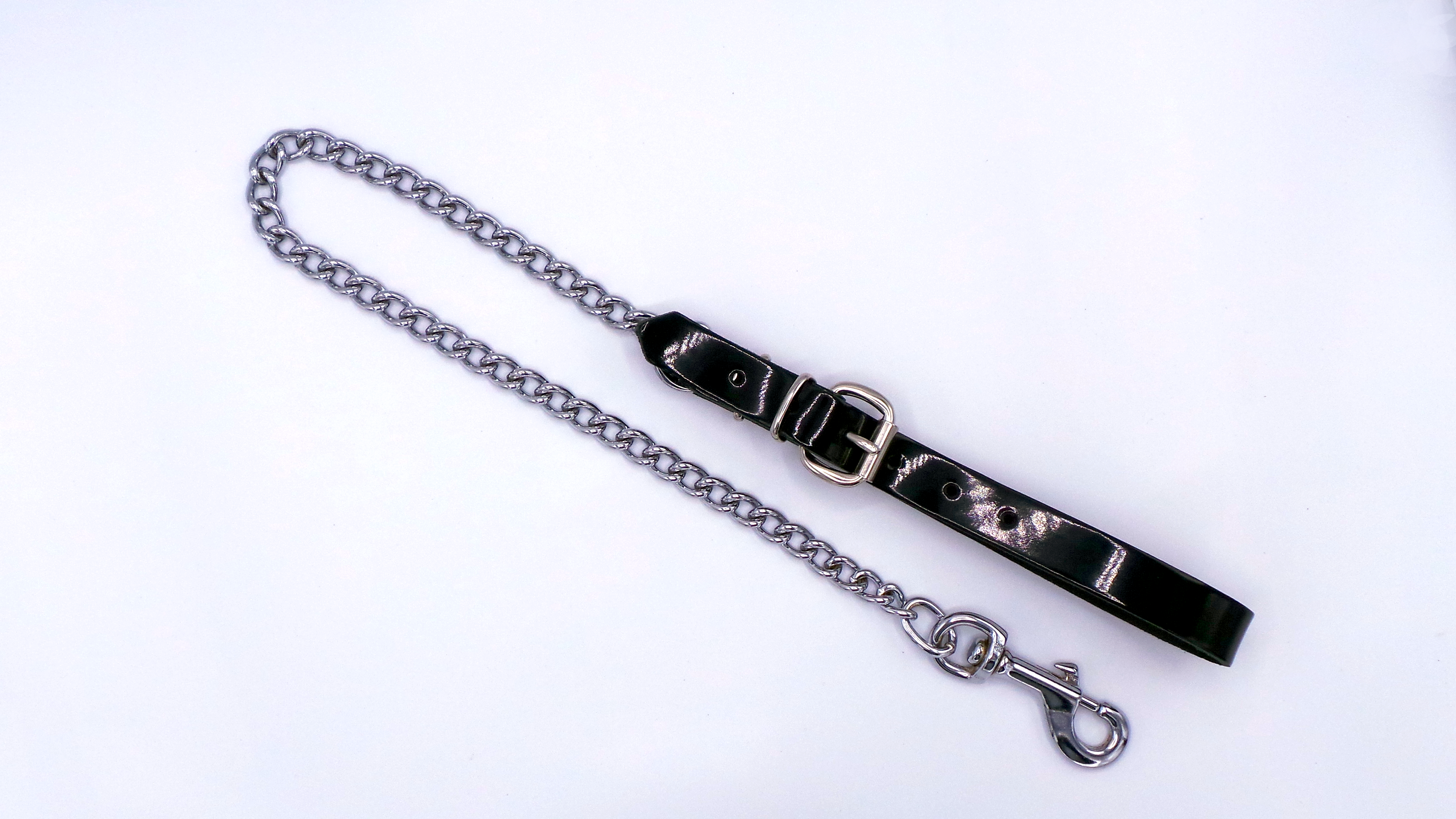 Guide chain with patent leather loop
