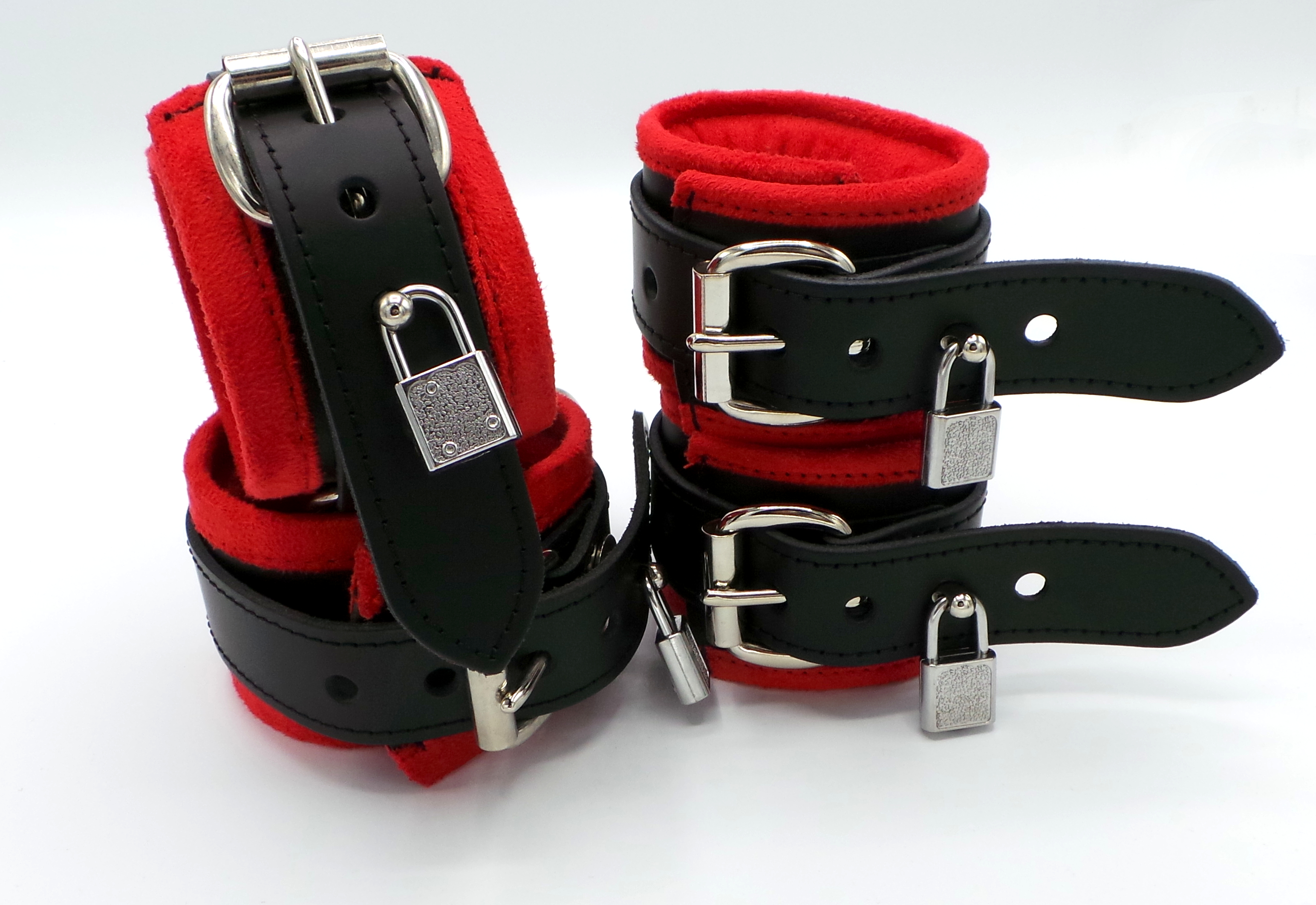 Set of lockable hand and ankle cuffs